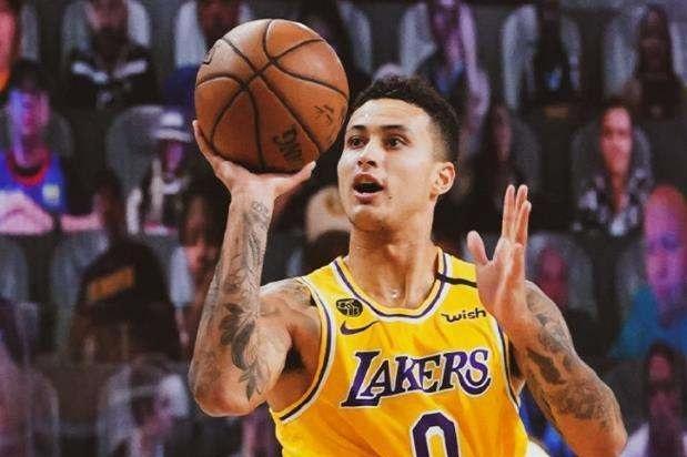 西亚卡姆绝杀时刻，球队未来可期点燃赛场，复出首战轰40分迎来胜利！