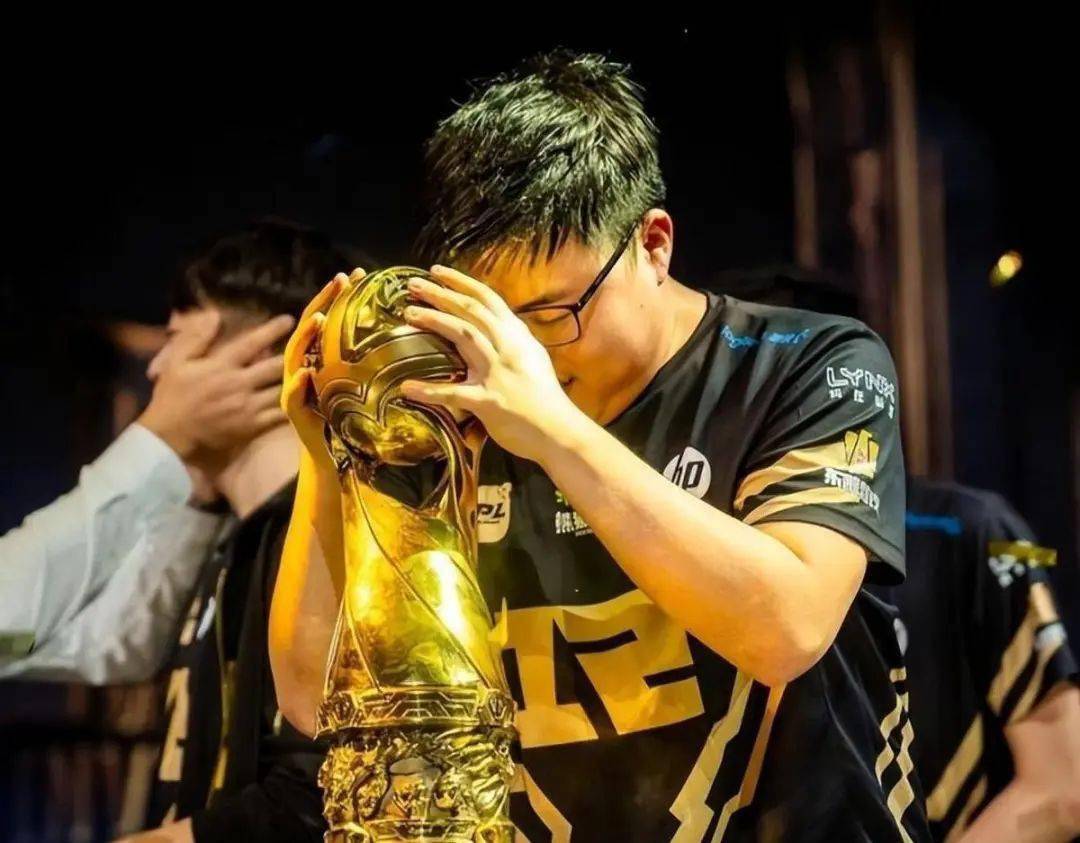 Uzi关键节点高光表现，切尔西带队取胜！